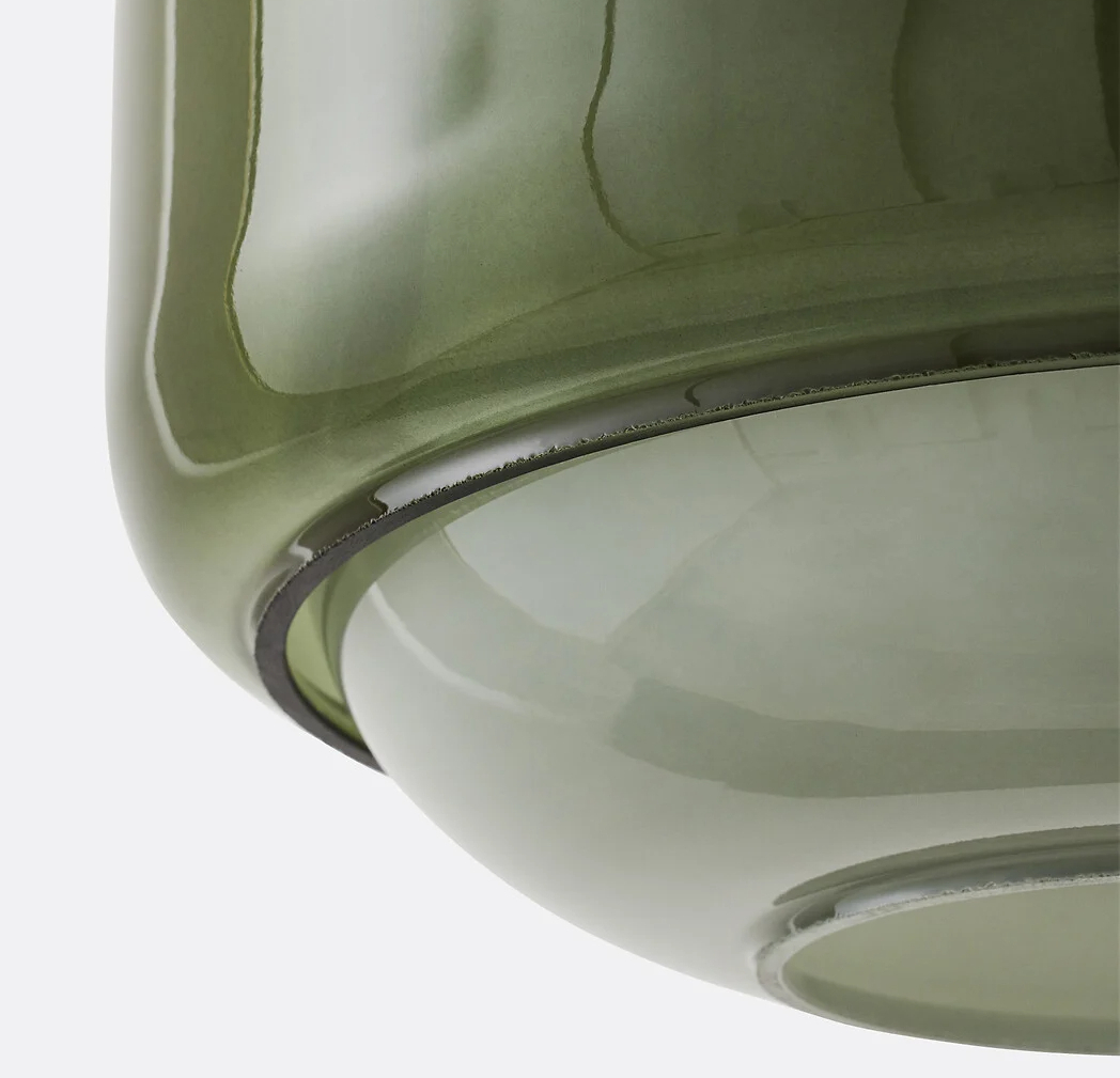 Detail van de groene glazen rand