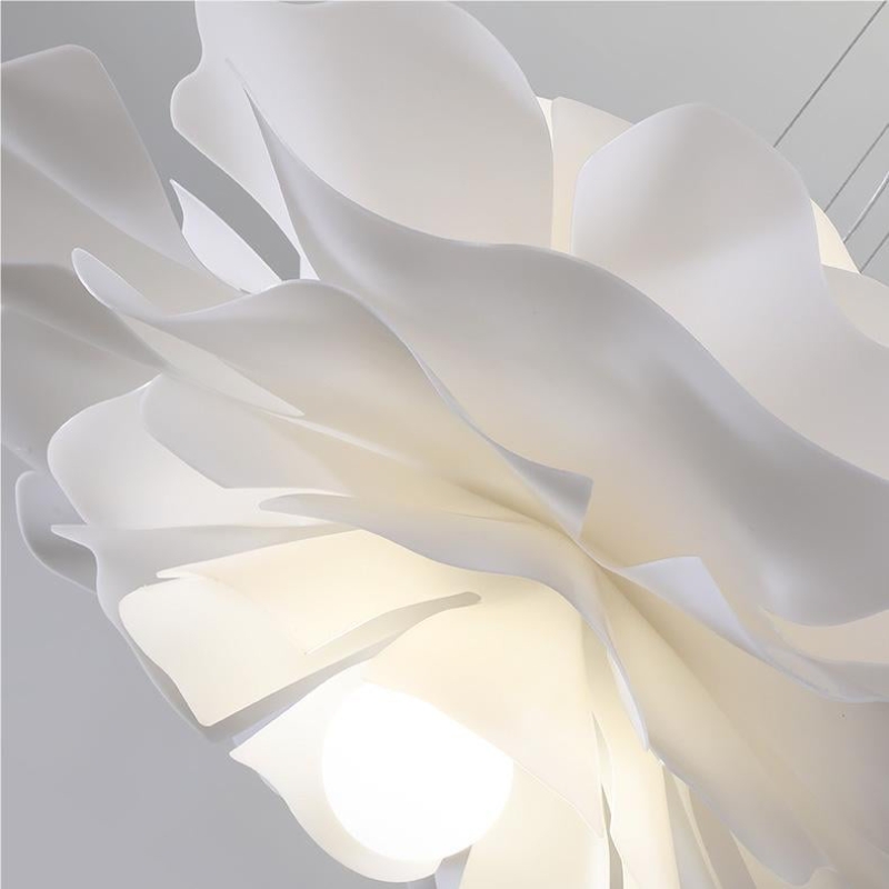 Detail van witte Blossenari bloemlamp