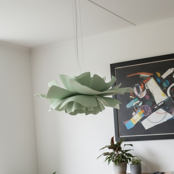 Saliegroene Blossenari lamp in een echt huis