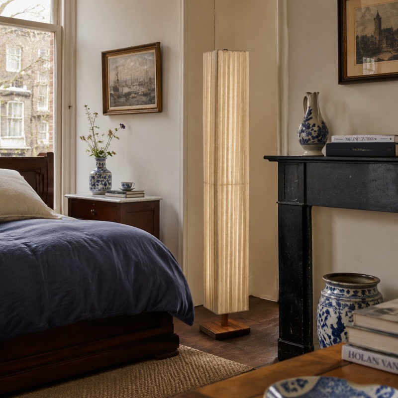Bailey vloerlamp in een slaapkamer