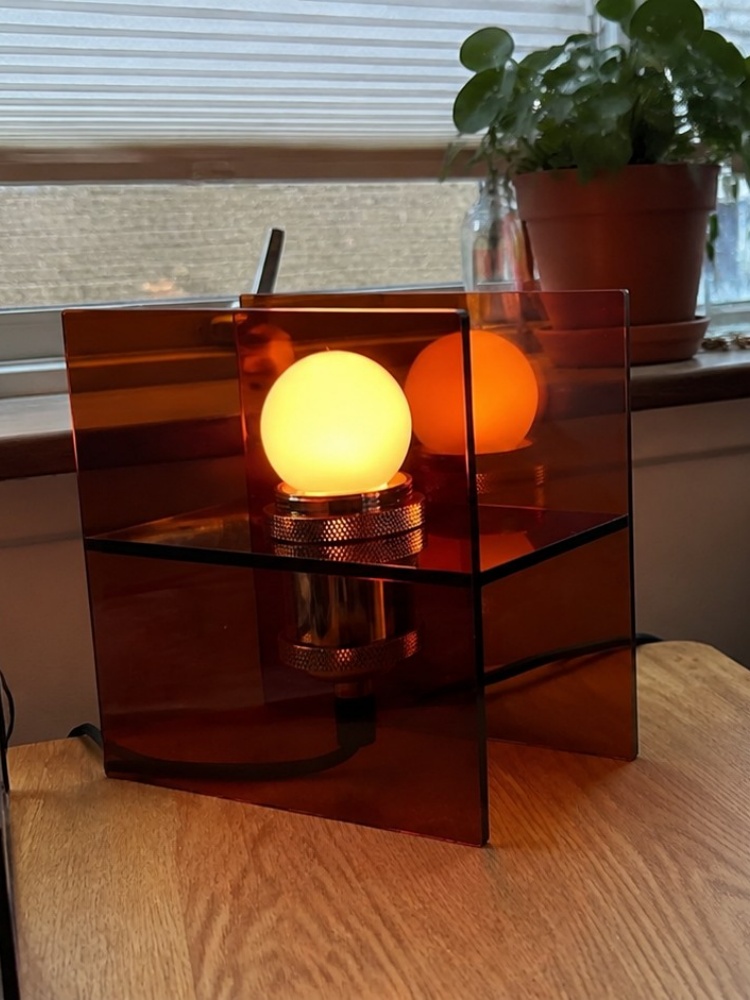 Klantfoto van amber tafellamp