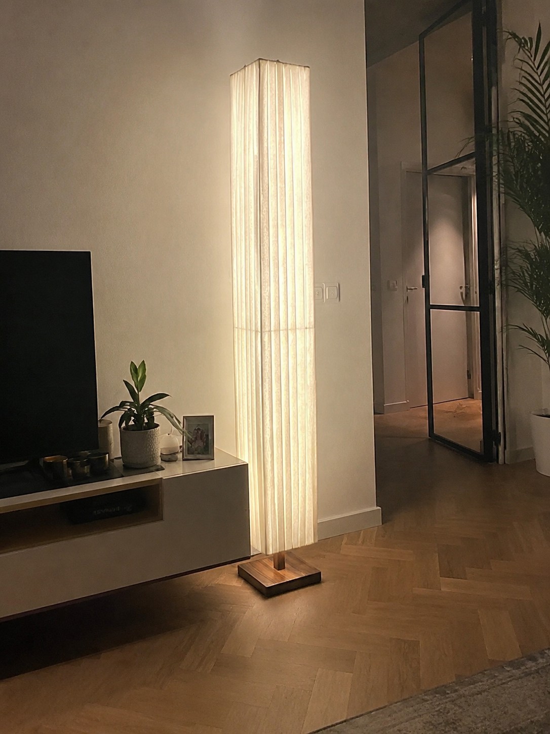 Bailey vloerlamp in een woonkamer van een klant