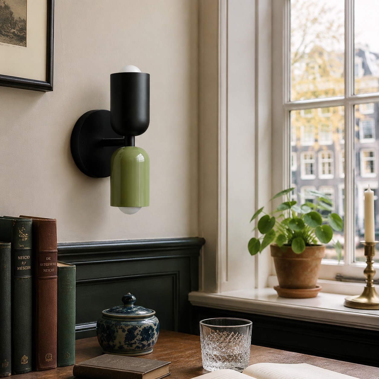 Symra wandlamp bij vensterbank