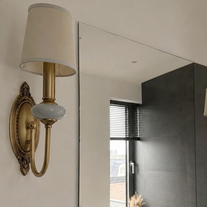 Klantfoto van wandlamp met stoffen kap