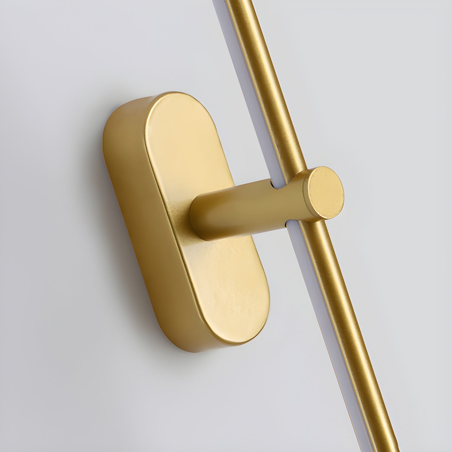 Gouden bevestiging van de Kady wandlamp