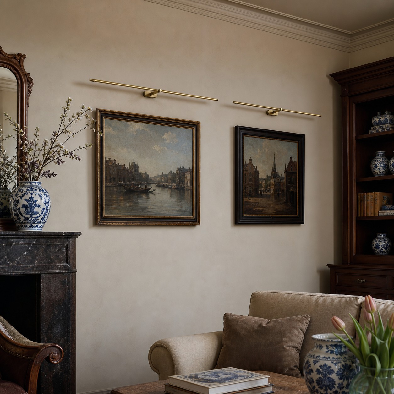 Kady wandlamp boven een ingelijst kunstwerk bij het raam