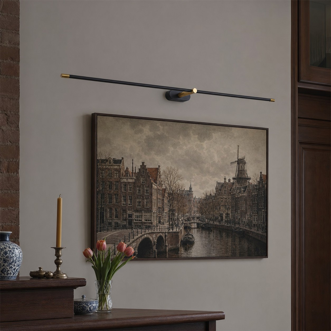 Kady wandlamp in een woonkamer met kunst