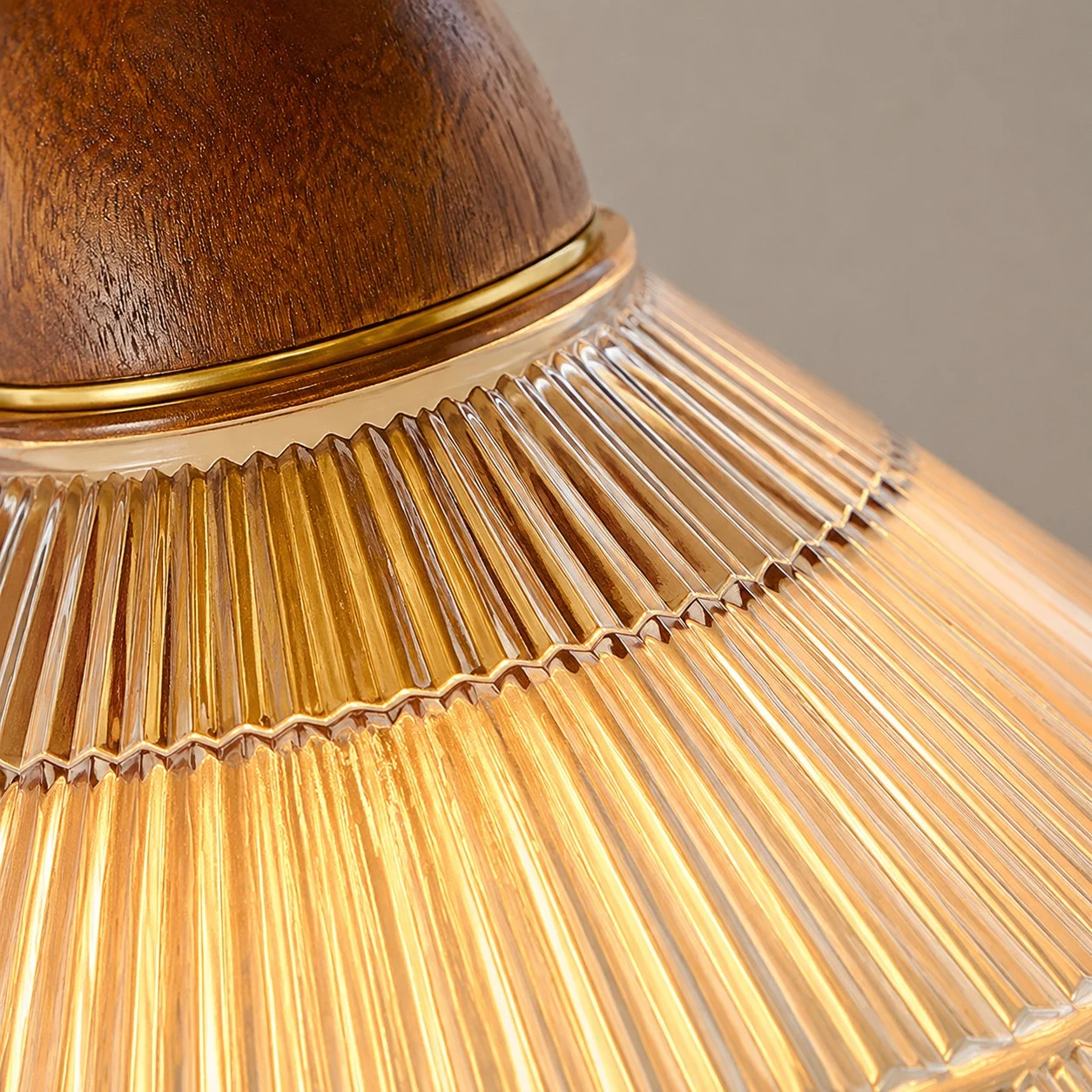 Wood tone collar and upper shade join detail