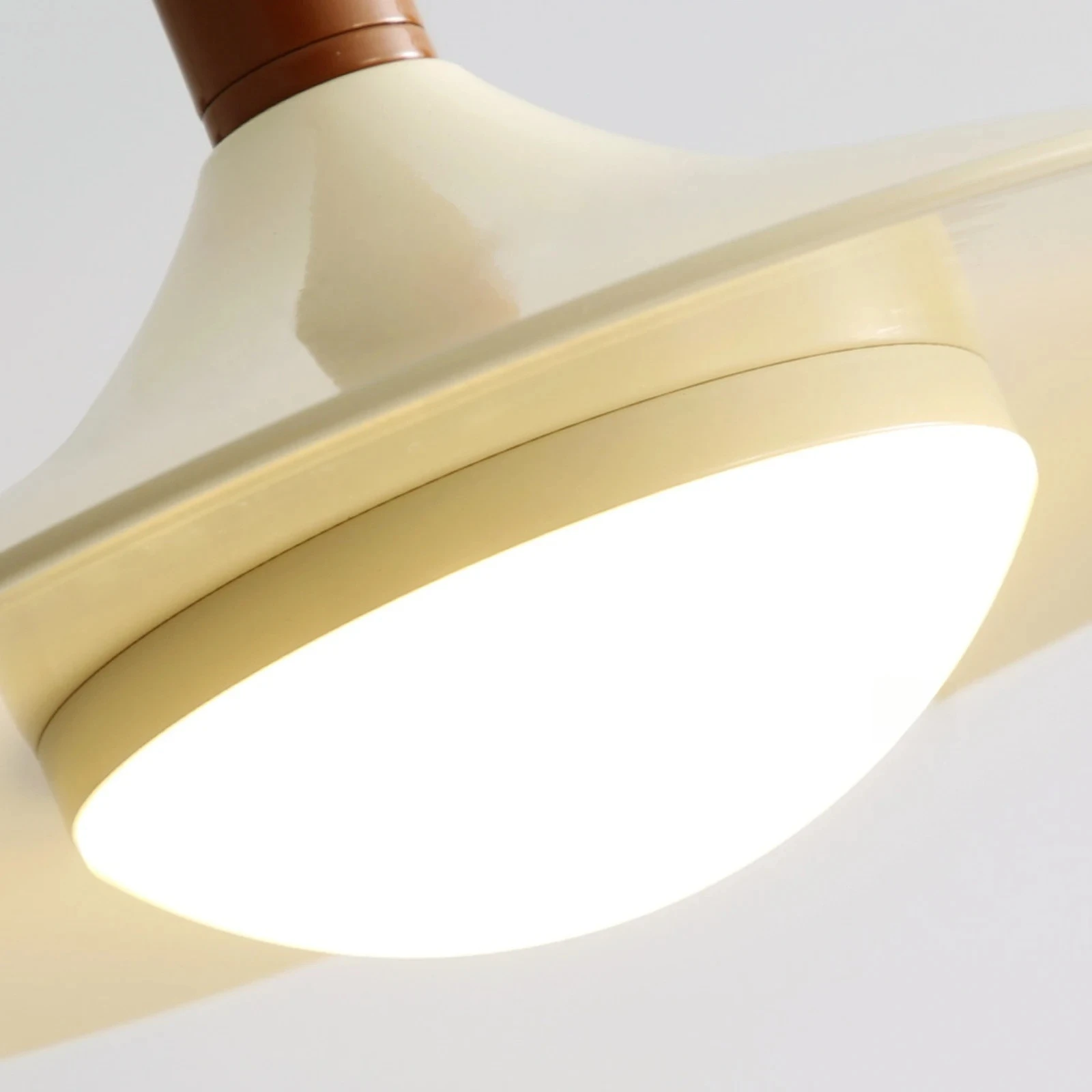 gallery-08-detail-lit-edge