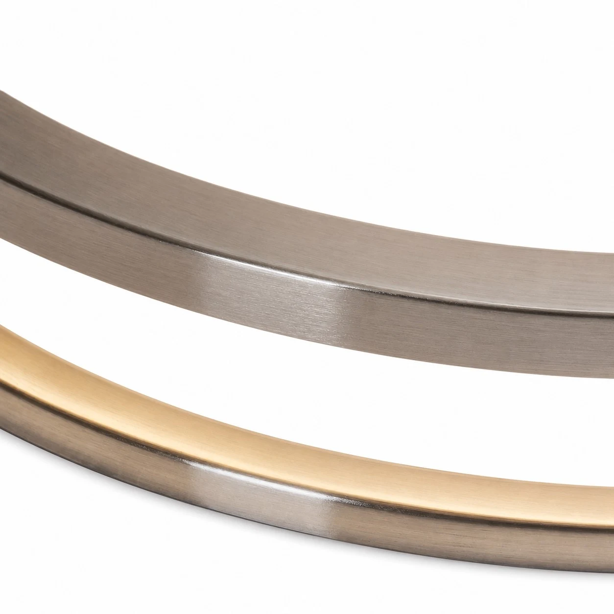 Low-profile ring frame and soft acrylic diffuser detail