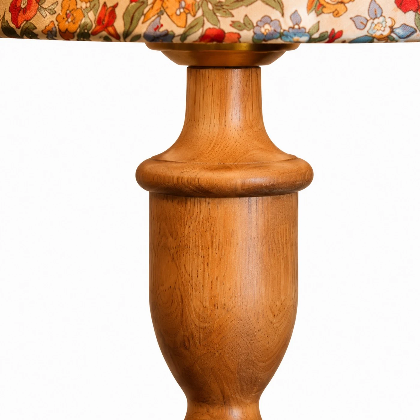 Wood body and shade underside detail