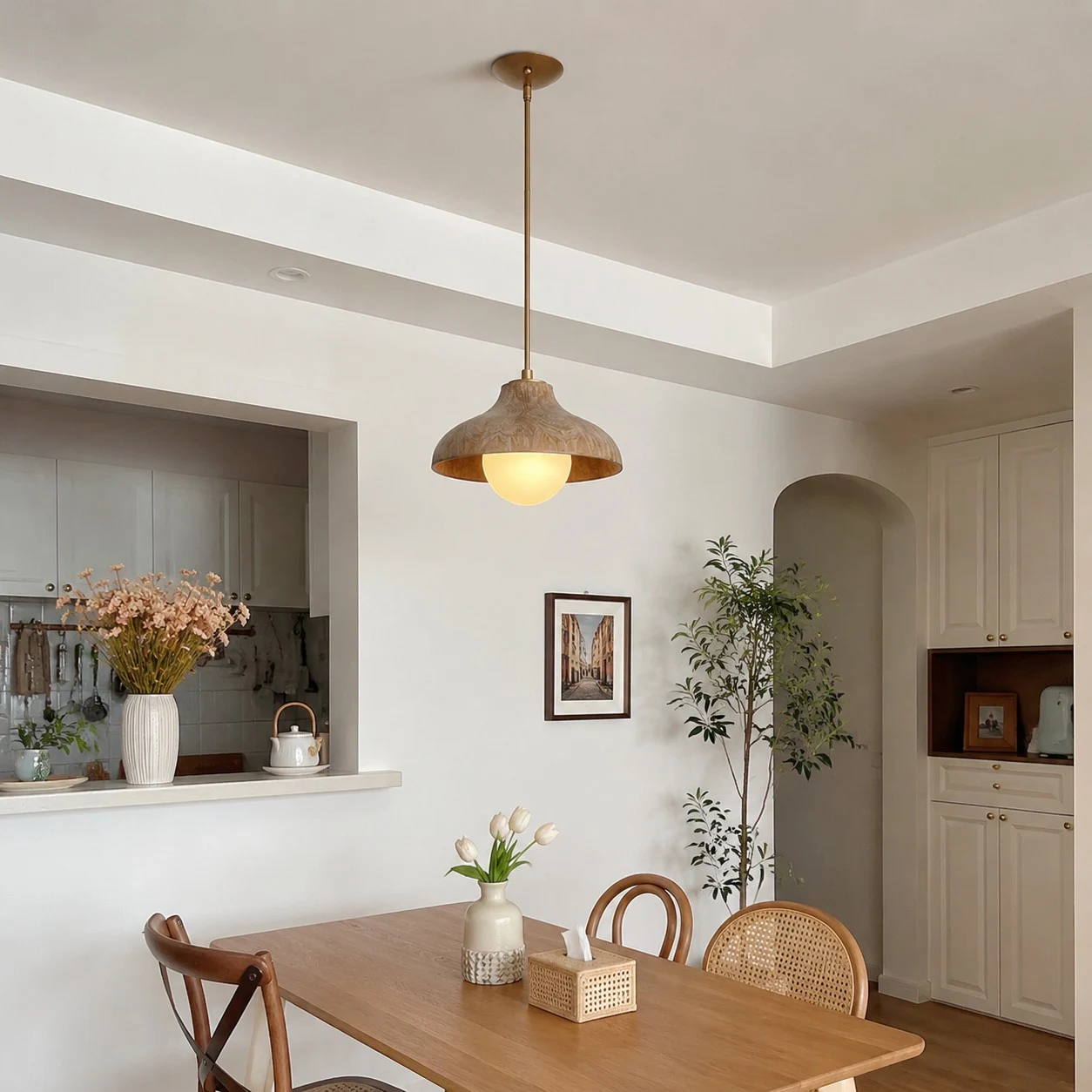 Pendant lamp in a soft neutral dining room