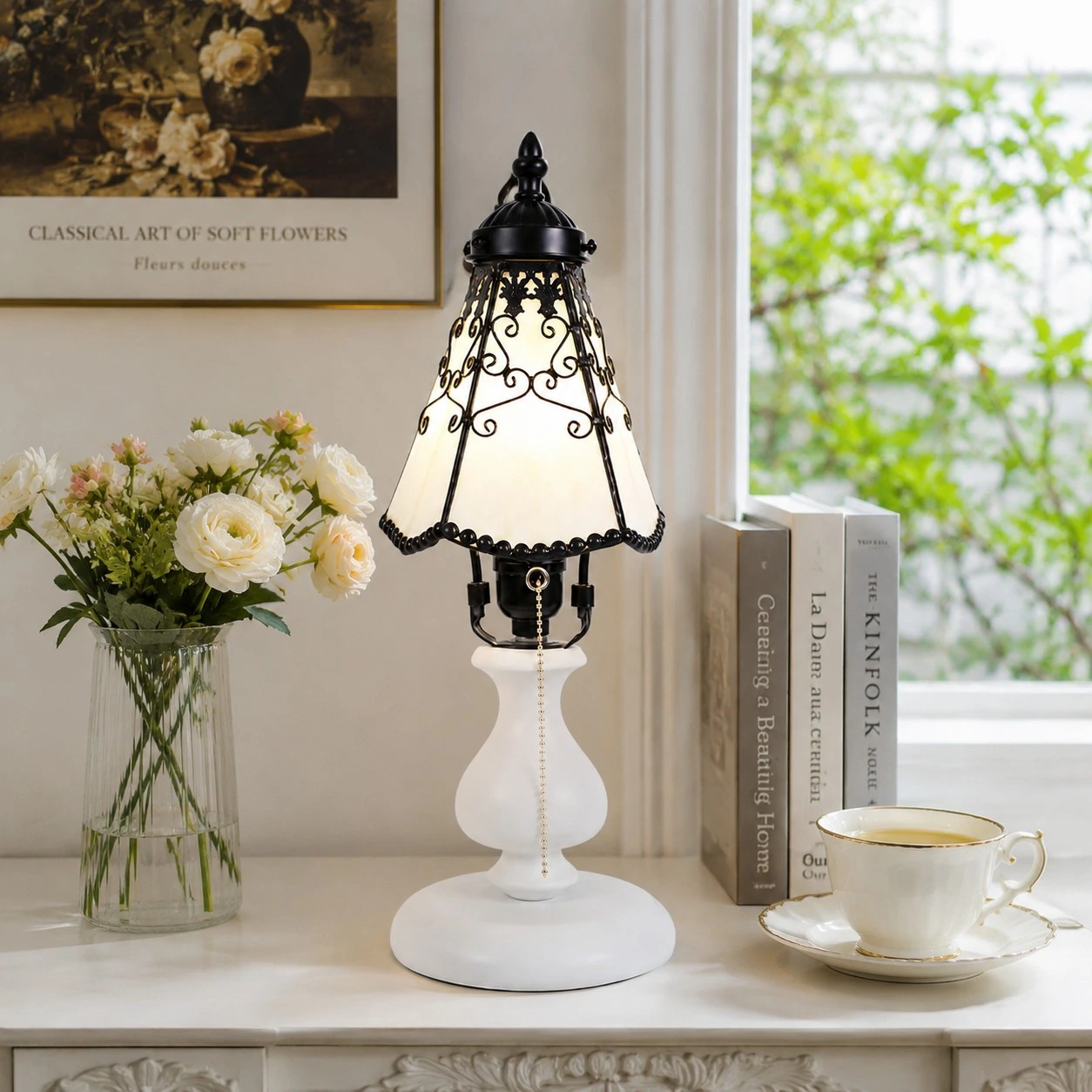 Tiffany-style stained glass table lamp