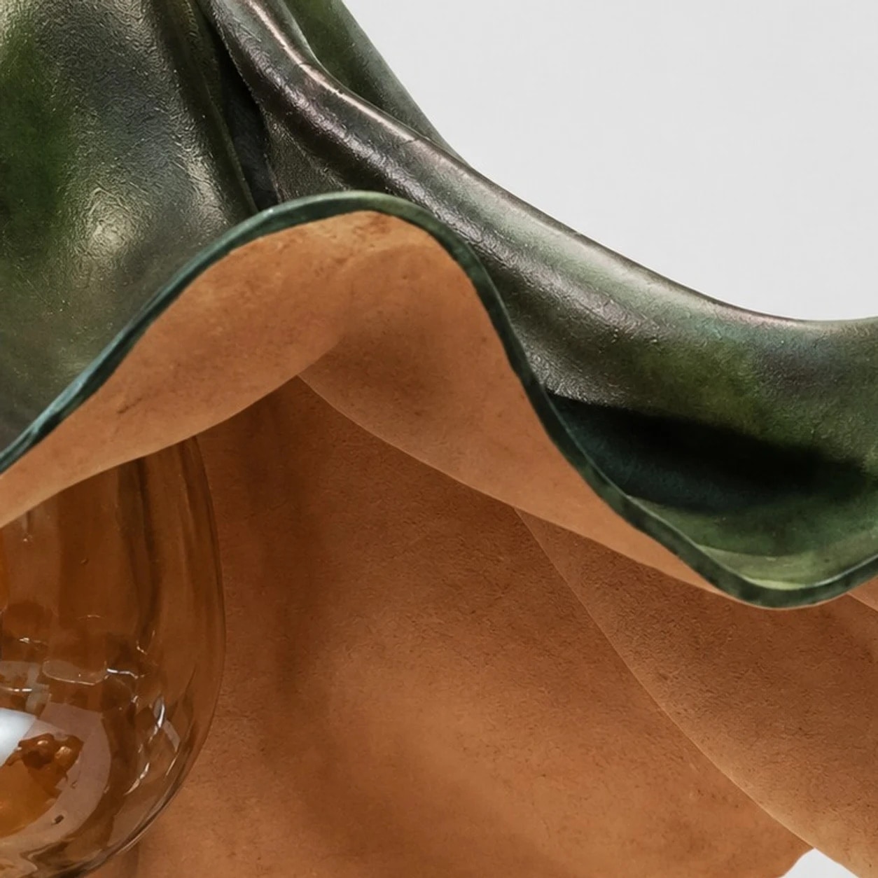 Inner tan leather shade detail