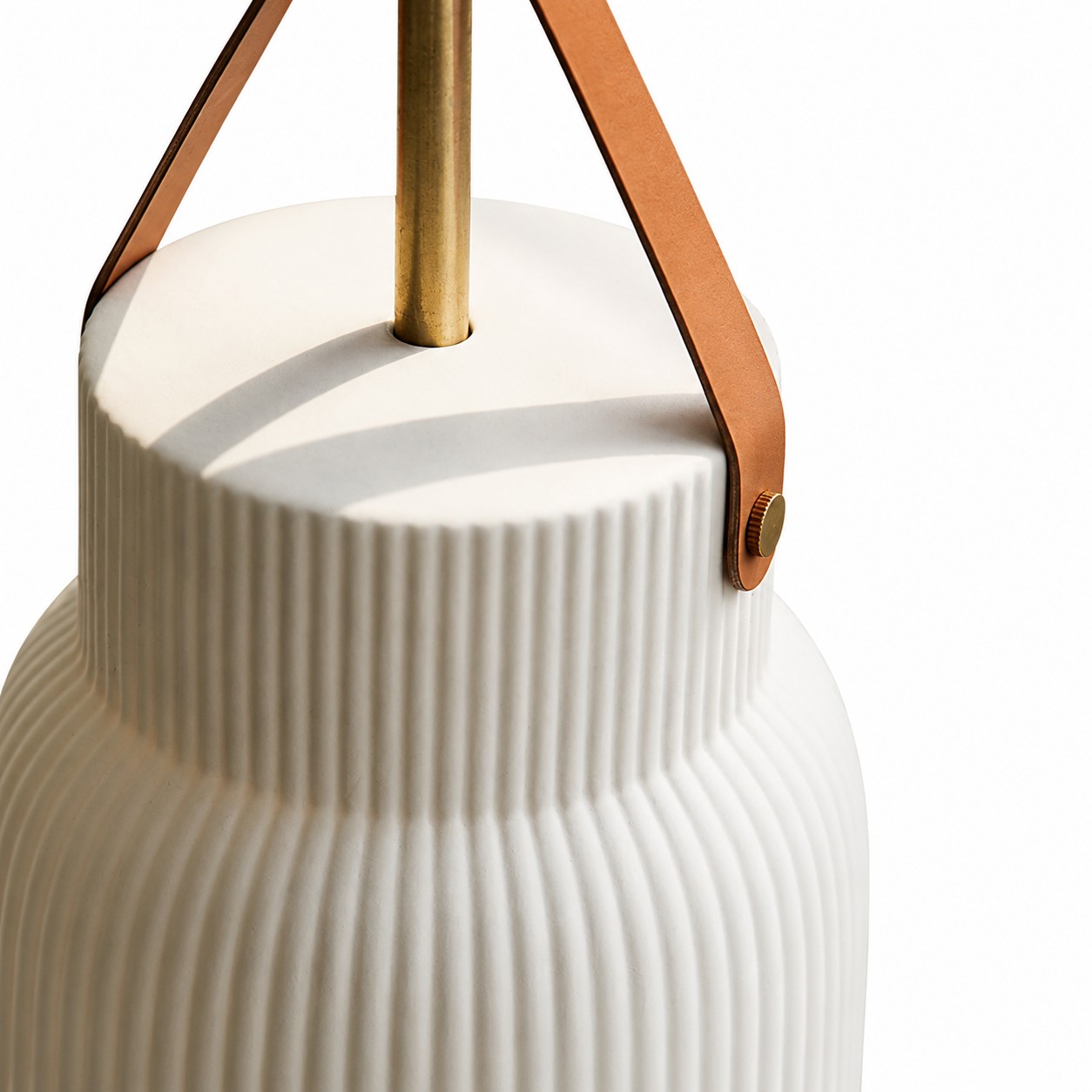Brass finish and ceramic pendant detail