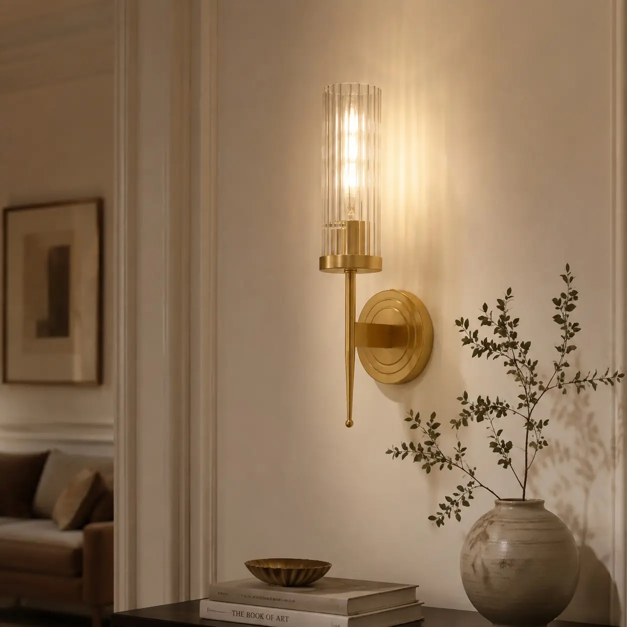 Single-head brass and glass wall lamp in a refined interior