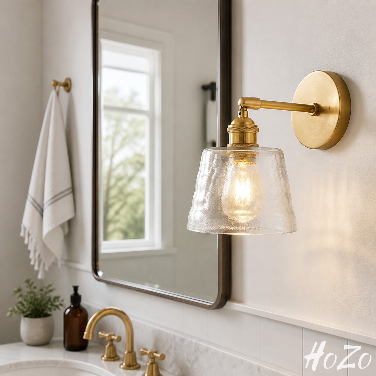 Aplique de pared de latón con cristal transparente ondulado, escena de habitación 4