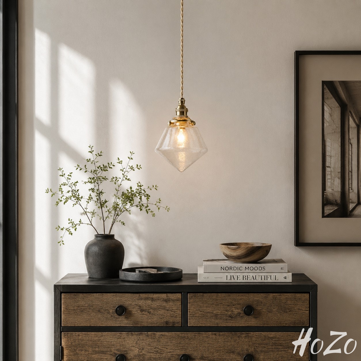 Handgeblasene Pendelleuchte aus Messing mit Blasenmuster, Raumszene 4