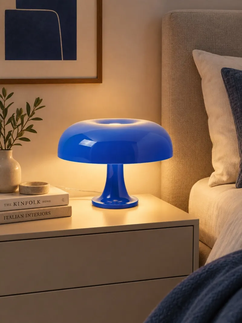 Lámpara de mesa seta de acrílico brillante en un interior